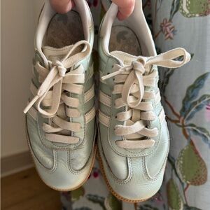 Adidas Samba size 5 in colors cyber and linen